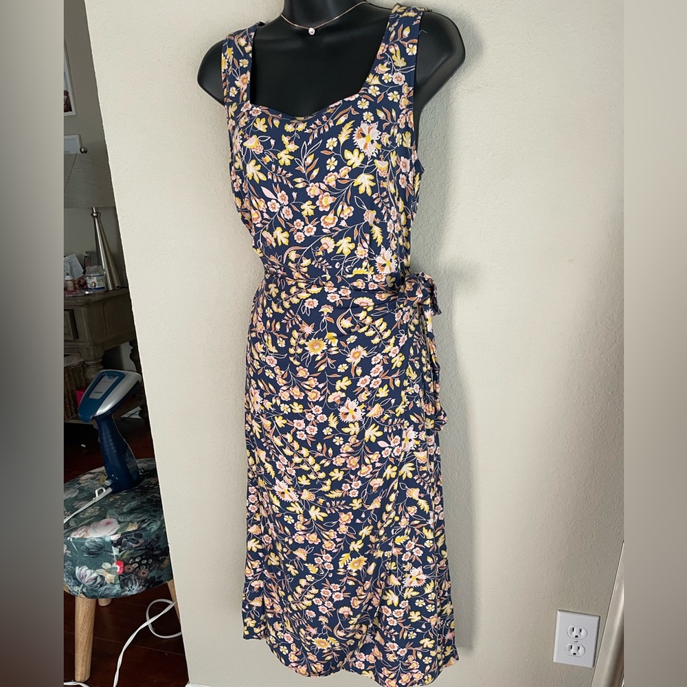 Good threads floral dress Sz medium